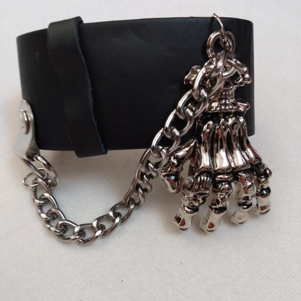 Skeleton Hand & Chain Cuff - Picture 5 of 5